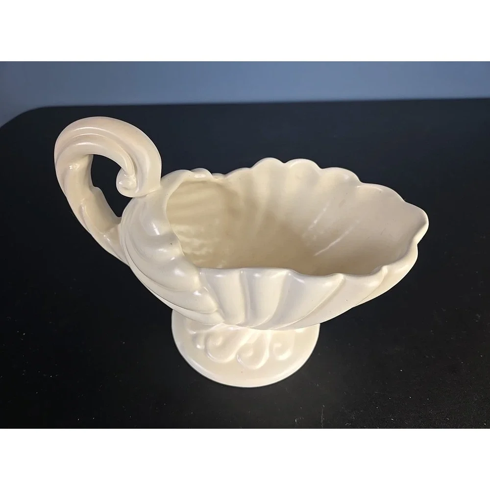 Vintage Royal Haeger Ivory White Ceramic Cornucopia Footed Planter Vase 8 x 6 in